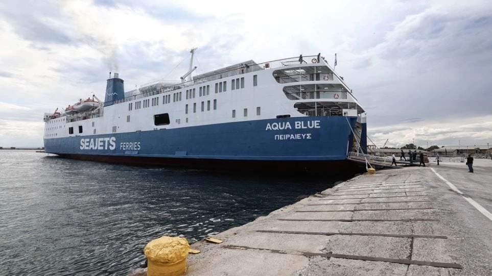 Στην Άνδρο προσάραξε το Aqua Blue – Απαγόρευση απόπλου